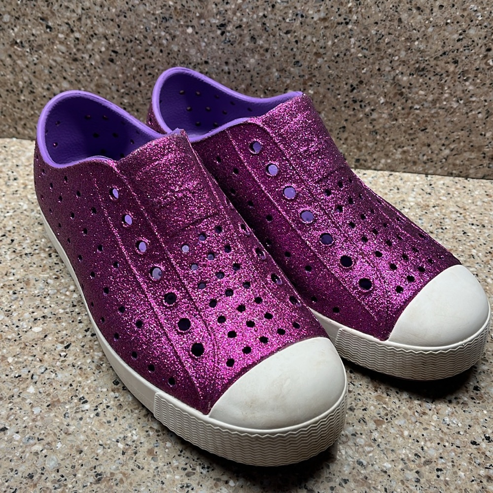 Native | Jefferson Bling | youth size 2 | EUC
